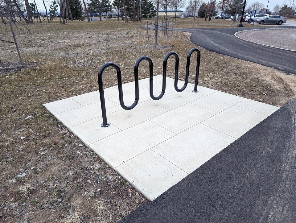 Wavy bike rack